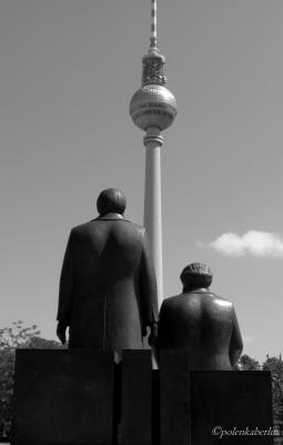 Marx&Engels und der Fernsehturm - Polenka Berlin - auf - Array - Marx&Engels und der Fernsehturm - Polenka Berlin - auf - Array -